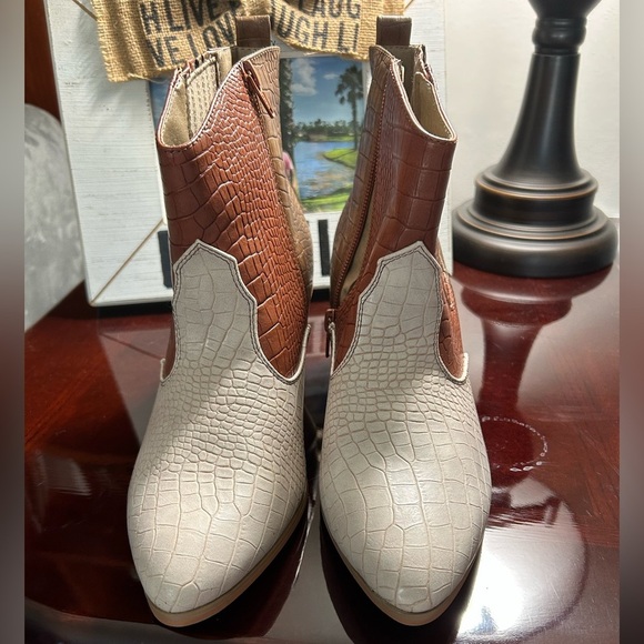 NWOB Cato Comfort Boots - Picture 4 of 7